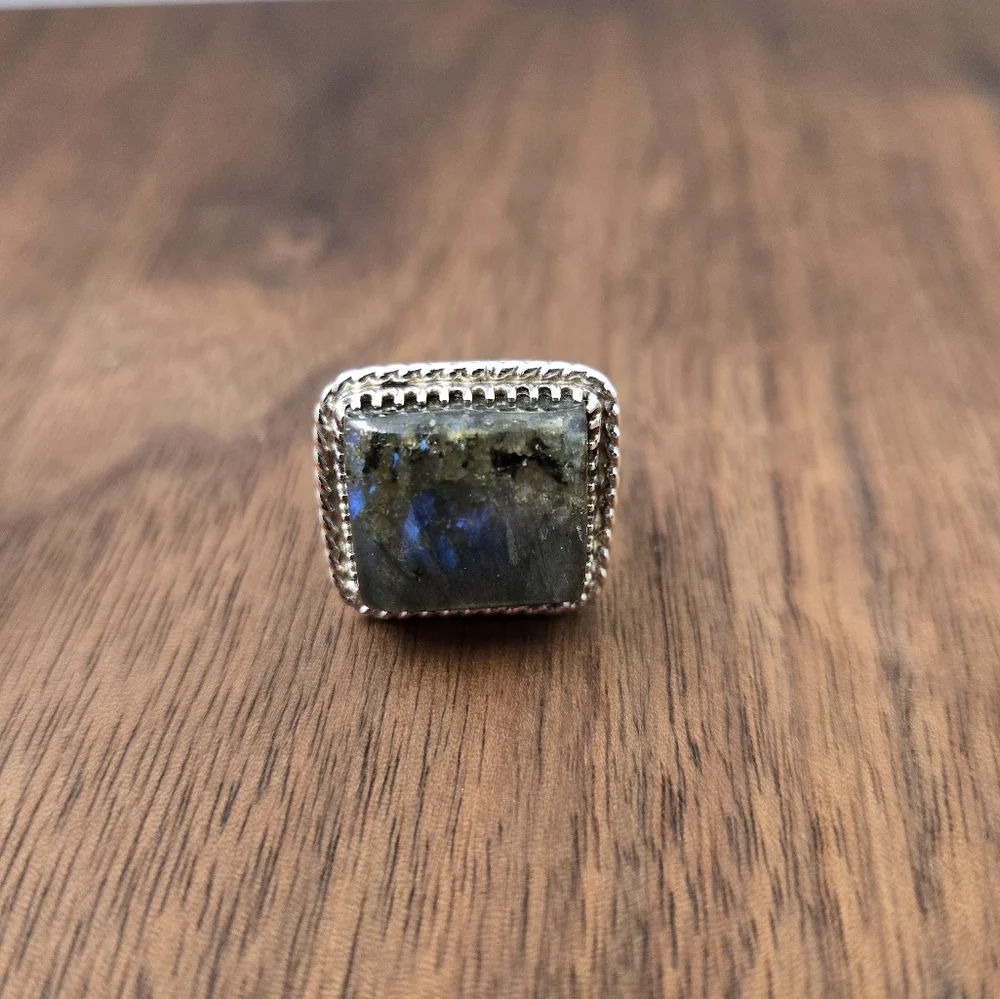 Labradorite Rectangular Sterling Silver Handmade Ring - Picture 10 of 12
